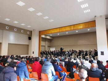Más de 100 reclusos disfrutan de la música de la Banda