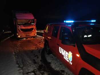 La UME se moviliza para rescatar a 600 conductores por nieve