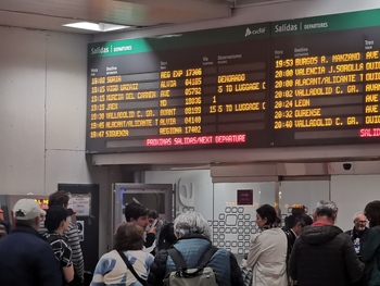 'Atrapados' en Chamartín por retraso en el tren Madrid-Soria