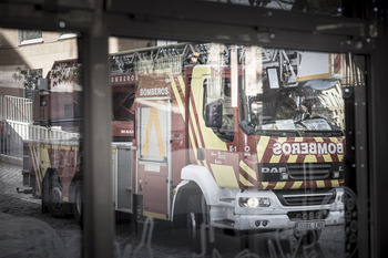 Dos bomberos heridos en un garaje por la rotura de una tubería