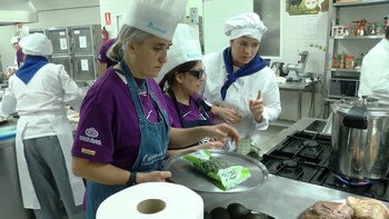 'Cocinar a ciegas' apuesta por la inclusión en la cocina