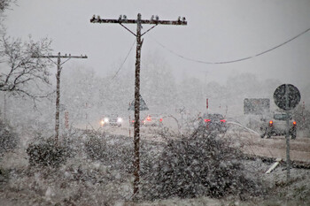 La nieve complica el tráfico en varias vías de Segovia y Ávila