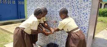 La Fundación Navalpotro crea un pozo en una escuela de Camerún