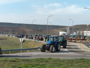 Unos 300 tractoristas se concentran en Almazán